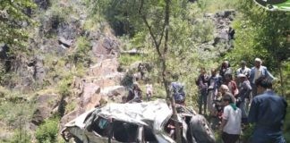 اصابة أكثر من 10 أفراد في حادث انقلاب بالعدين