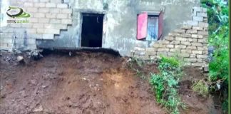 مناشدات مستمرة من سكان حي وطن بمديرية السدة لحماية منازلهم من السيول