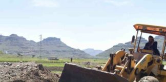 ردم 21 بئرا عشوائيا مخالفا للقانون في مديرية يريم بإب