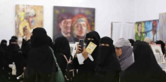 تواصل فعاليات المعرض الفني الأول “حاملات الشريم” للفنانة إميليا الحميري بإب