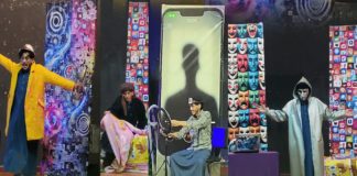 عرض مسرحي مونودراما في إب بعنوان “الحرب العالمية السوشالية”