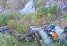 انقلاب قاطرة يتسبب بوفاة شخص وإصابة آخر في نقيل سمارة – إب