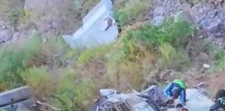 انقلاب قاطرة يتسبب بوفاة شخص وإصابة آخر في نقيل سمارة – إب